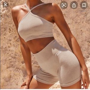 OH POLLY BO+TEE size medium workout sports bra